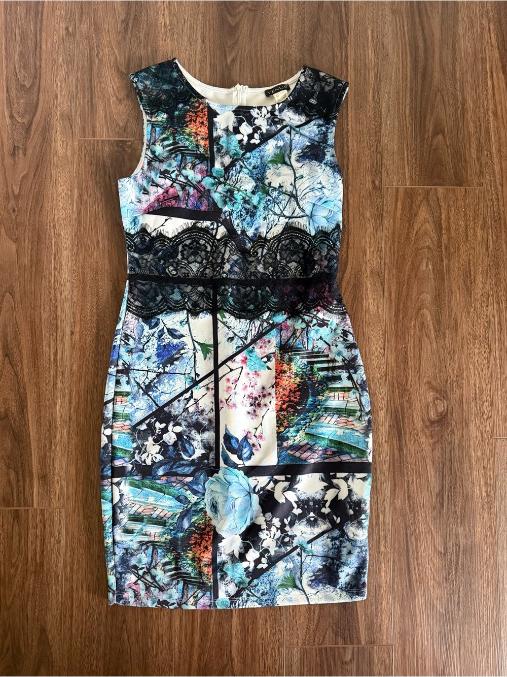 Sleeveless Floral Patchwork Sheath Dress in Blue